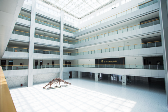 金伯利珠宝学院位于学院图文信息楼 金伯利珠宝学院位于学院图文信息楼