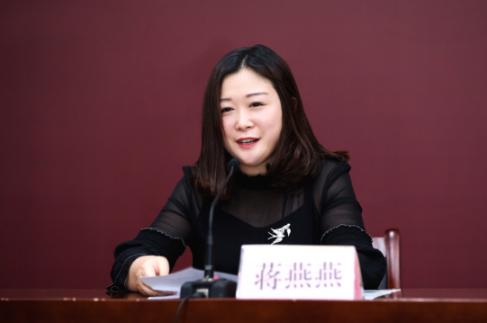 金伯利钻石集团执行总裁蒋燕燕女士发言 金伯利钻石集团执行总裁蒋燕燕女士发言